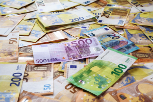Coins and banknotes representing the evolution of money and the modern fiat currency system